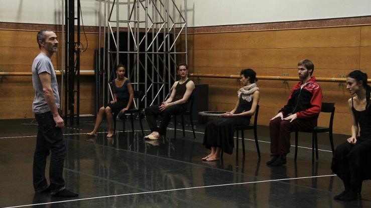 Angelin Preljocaj dirigiendo el ensayo de El Espectro de la Rosa — con Angelin Preljocaj, Eva Boiro, Lucio R. Vidal y Agnès López Río en Compañía Nacional de Danza, Spain