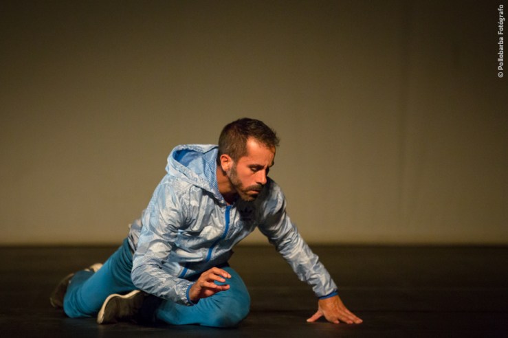 Cía Daniel Abreu bailando Offshore en la 'Noche Espectacular' de Costa Contemporánea en el Centro De Artes Escénicas de Níjar